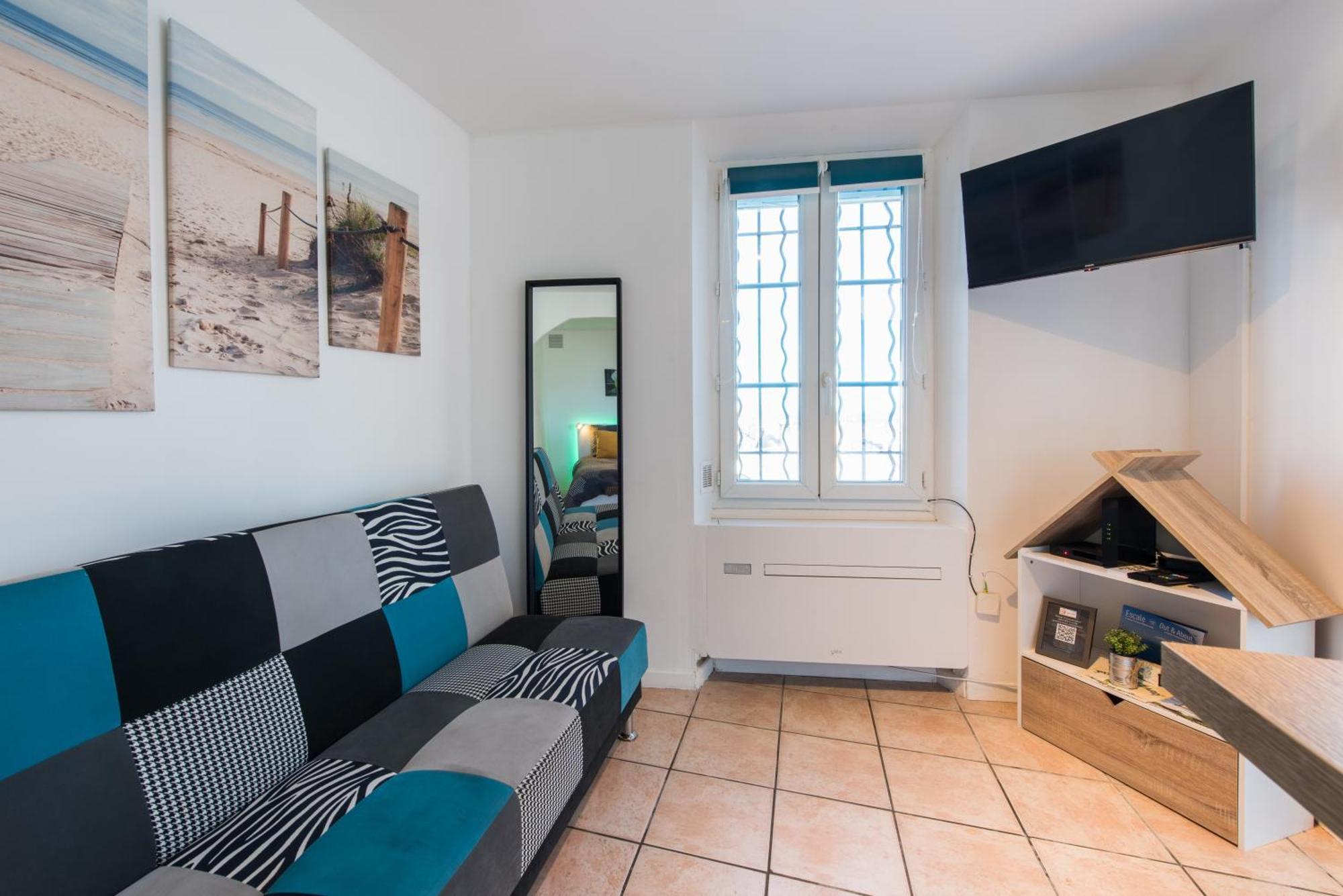 Beautiful Renovated Studio With View- Old Hyeres Exterior photo