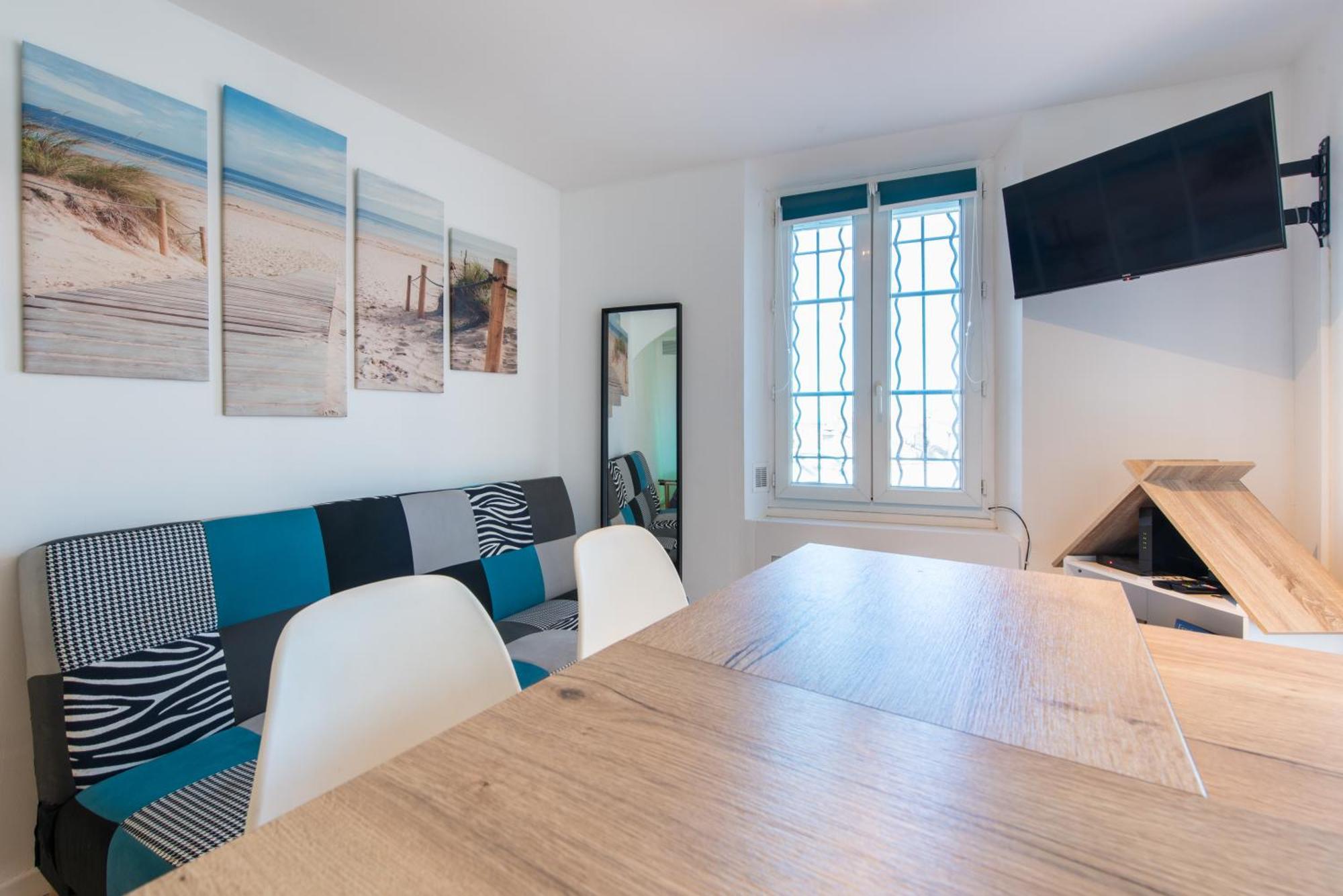 Beautiful Renovated Studio With View- Old Hyeres Exterior photo